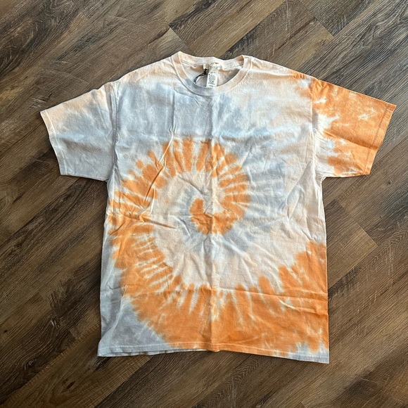 wisteria lane Tops - Spiral Orange Tie-Dye Short Sleeve Tee